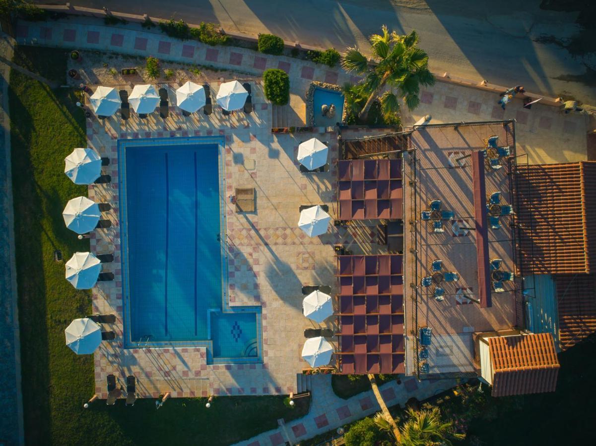Odos Oneiron Tavronitis Bay Hotell Eksteriør bilde